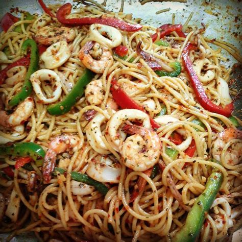 Rebus pasta sampai masak dan masak toskan. Resepi Spaghetti Aglio Olio Chef Anis - Pewarna b