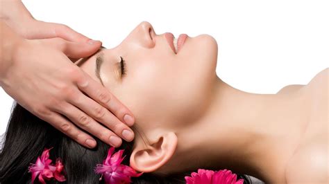 Come massaggiare il cuoio capelluto per rendere i capelli ...