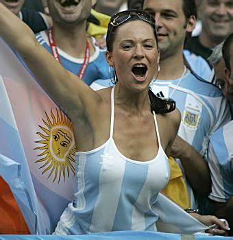 Find and follow posts tagged futbol argentino on tumblr. World Cup 2010 Gallery: world cup 2010 hot fans ...