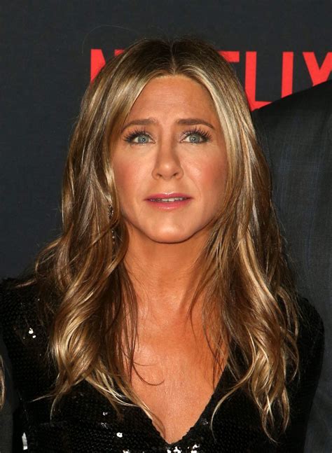 Jennifer aniston, courteney cox, lisa kudrow, matt leblanc, matthew perry, david schwimmer, and special guests reunite to discuss everything from their casting process to whether or not ross and. JENNIFER ANISTON at Dumplin Premiere in Hollywood 12/06 ...