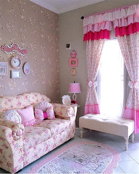 Lanjut pada bagian ruang tamu dengan tema shabby chic yang terkesan lucu dan cantik bagi apalagi ruang tamu merupakan wajah dari sebuah rumah. 30 Desain Ruang Tamu Shabby Chic Minimalis Cantik Terbaru ...