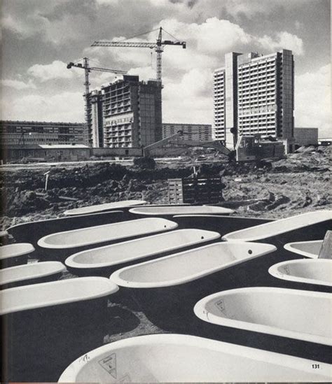 Schmiedecke (vob) kunstverlag 701 leipzig, 1979 Halle-Neustadt Während dem Bau der "Hochhausscheiben ...