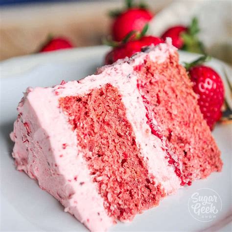 Fresh strawberry cake from scratch: How To Make A Moist Strawberry Cake From Scratch ...