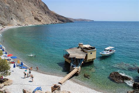 Μέσα στο σπίτι βρέθηκε κρεμασμένος και ο σκύλος της οικογένειας. Γλυκά Νερά, Σφακιά, Χανιά - Παραλίες της Κρήτης ...