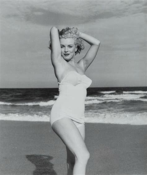 Fill your board with all kinds of candy and treats in a variety of colors, sizes, and textures for a fun, colorful, and. Eté 1949 Tobey Beach - Marilyn par André De Dienes ...