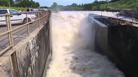 Tuttle creek lake has numerous underwater hazards. Tuttle Creek Lake 21,500 CFS - YouTube