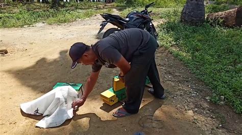 Setelah semua komposisi batako siap, maka saatnya pencetakan. Pengiriman cetakan batako 10 lubang dari kayu ke siak ...