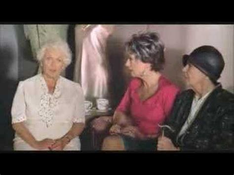 Film f used people beeban kidron. Die Herbstzeitlosen - Trailer - YouTube