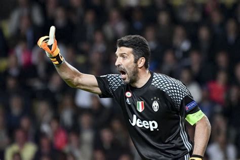 Gianluigi buffon has revealed he will leave juventus at the end of the season and could even retire alternatively, buffon could remain at juventus in a coaching capacity. Juventus-icoon Buffon: "Ronaldo is de beste speler waar ik ...