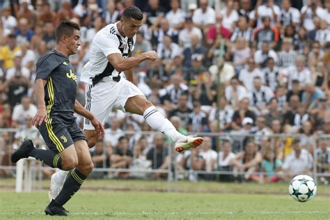 Official account of federico bernardeschi#f33 never doubt your instinct. Soccer: Ronaldo makes Juventus fans wait only 8 minutes ...