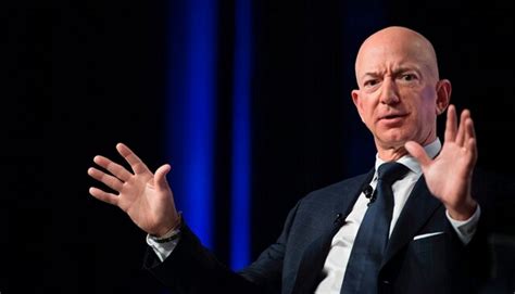 Основатель amazon джефф безос возглавил рейтинг богатейших американцев forbes 400 впервые с 1994 года и стал самым богатым человеком мира в 2018 году. Forbes 2019: Безос лидирует, Трамп теряет 664 позиции, а ...