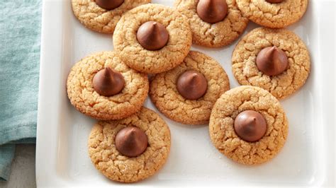 Sugar, enriched flour bleached (wheat flour, niacin, iron, thiamin mononitrate, riboflavin, folic acid), water, palm oil, canola oil. Pillsbury Christmas Cookies Cooked : Chewy Sugar Cookies ...