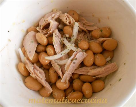 Per questa ricetta ho usato il tonno preparato in vaso da me. m@tematicaecucina: Insalata di Fagioli Borlotti e Tonno