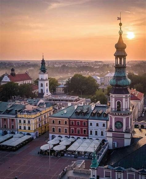 Zamość założony został w xvi wieku przez kanclerza jana zamoyskiego na szlaku handlowym, łączącym europę zachodnią i północną z morzem czarnym. #ZAMOŚĆ Zamość - "Padwa Północy", miasto, którego starówka ...