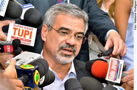 Users can take a picture, apply a filter to it to give. PT define integrantes da CPI da Petrobras : Nill Junior