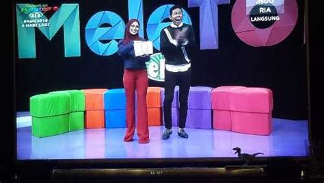 Who here janna nick fans? 3 Foto terbaru Neelofa Hot bertudung pakai seluar ketat di ...