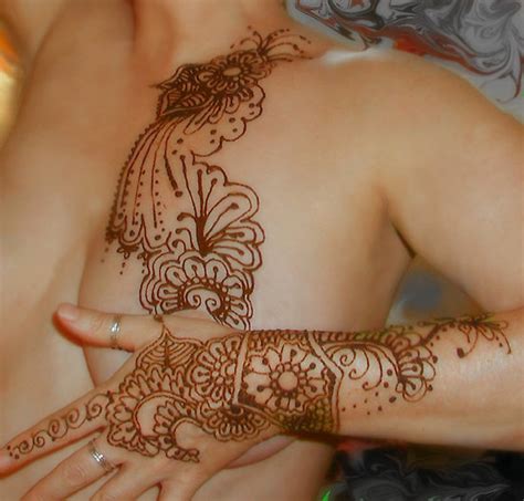 Henna is considered an ominous plant that brings good luck. allentryupdate24: Mehndi Tattoo 2012