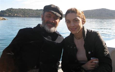 Κάποιοι άνθρωποι, όχι πολλά χρόνια πίσω, έζησαν απομονωμένοι σε ένα μικρό νησί για να. Ξεχωριστές φωτογραφίες από τα γυρίσματα της σειράς «Το ...