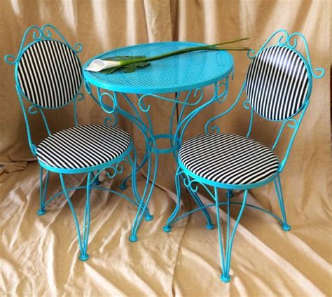 Shop our bistro chairs selection from the world's finest dealers on 1stdibs. Vintage Metal Bistro Set - 2 Chairs and Small Table - Iron ...