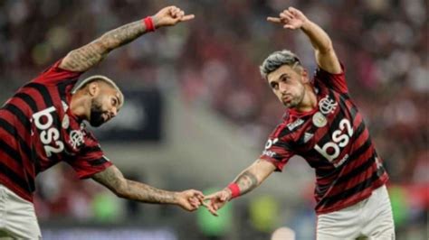 Lucas paquetá tem feito boas partidas com a camisa do lyon. 'Hoje tem Flamengo'! Torcedores celebram volta dos jogos ...