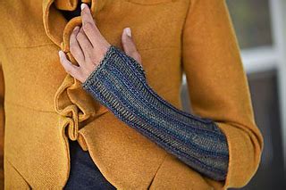 How's that for giving away the punch line in the title? Ravelry: Latvian Braid Mitts pattern by Zoë Scheffy