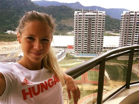 She is the world champion (2019 gwangju) in 200 m butterfly and a bronze medallist at the olympic games (2016 rio de janeiro) in 800 m freestyle. Kapás Boglárkából álomszép menyasszony lett: FOTÓ!