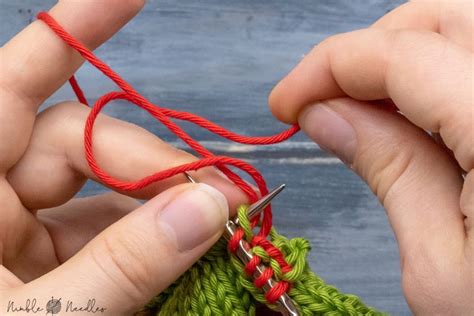 In this video i demonstrate a technique for weaving in ends as you knit along, especially effective when working stripes. How to weave in ends in knitting - 10 easy techniques +video