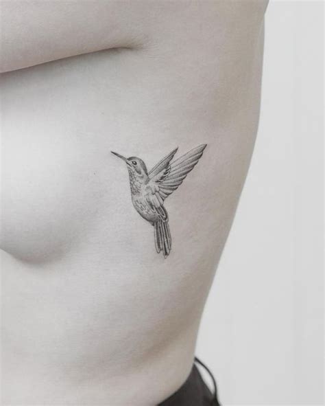 If you need larger tattoo design, you can opt on your shoulder, back, thigh, hip, the side or the arm. Populaire Hummingbird Tattoo Designs & Meaning (met ...