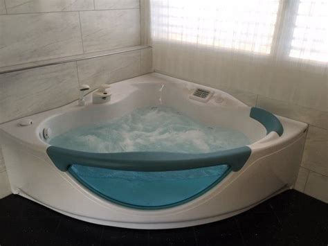 Hoesch zeichnet sich durch exquisite gesamtkompetenz rund um bad und wellness als ein. Whirlpool Badewanne von Teuco Hydro Top | Kaufen auf Ricardo