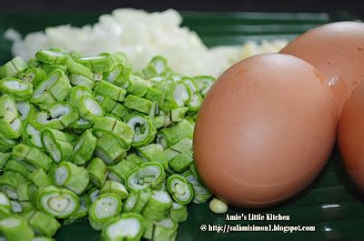 Gambar sayur di kaca transparan. Telur Dadar Kacang Panjang Ular - AMIE'S LITTLE KITCHEN