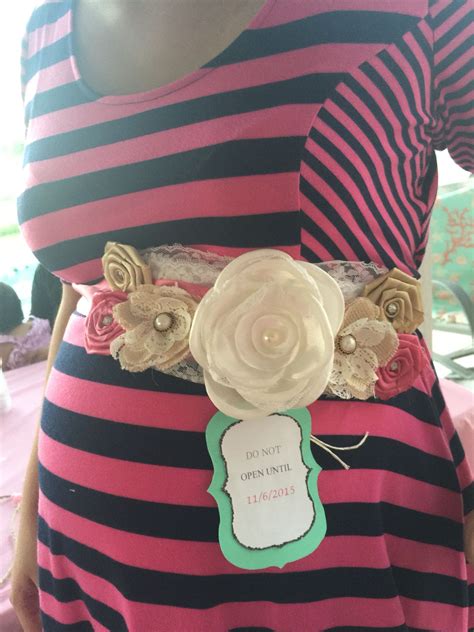 This has nine flowers in pink, blush, silver & white colors embellished with rhinestones and pearls. DIY Maternity sash for baby shower | Maternity sash diy ...