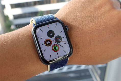 Apple watch series 6, apple watch se, and apple watch series 3. AppleWatchの電源オン/オフの方法!電源が切れる・入らない場合の対処法も紹介! - RichWatch