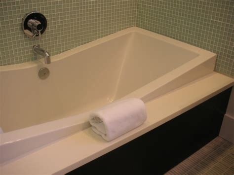 Even, you can get such a romantic bathing activity by having a bathtub for two persons. Suite II