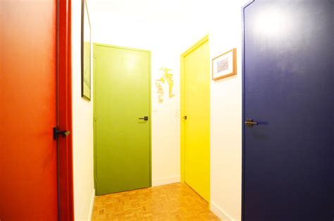 Quelle couleur de peinture pour une porte intérieure ? Le Corbusier dans mon couloir, Design #18 - Bienvenue chez Coline