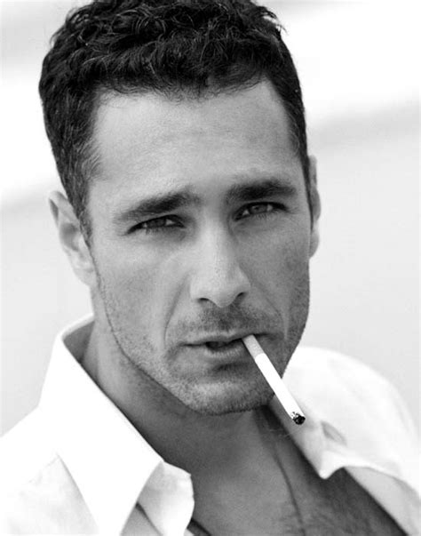 Bova's european film breakthrough was in the 1993 film piccolo grande amore, and he's played romantic male leads the following years. Raoul Bova fotka