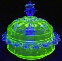 If your unsure if you have depression glass, check out this video. uranium glass ....WOW this is beautiful!!! | Vaseline ...