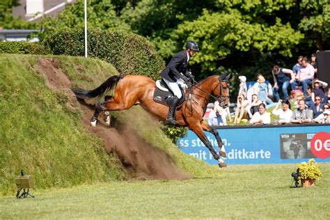 Nur klimke fehlt für hans melzer ist bei seinen letzten olympischen spielen als bundestrainer der vielseitigkeitsreiter einiges anders. BEMER Riders Tour - Das Deutsche Spring-Derby ruft ...