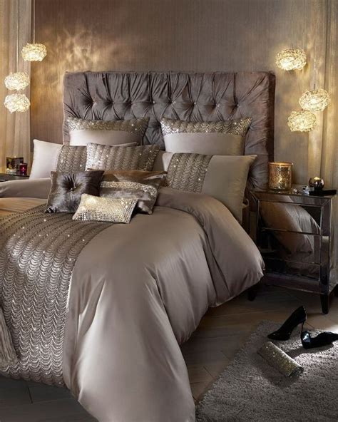 But breakfast for dinner can be a lot of fun, and if you bust out the tray tables and eat your breakfast in bed, you can even pretend you're in a fancy hotel. How To Decorate Bedroom For Romantic Night | Romantic Room ...