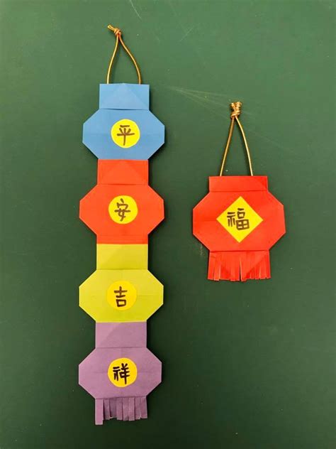 Lantern riddle (traditional game during the lantern festival, in which riddles are pasted on hanging lanterns). 摺燈籠、猜燈謎 - 動手DIY - KidsPlay親子就醬玩