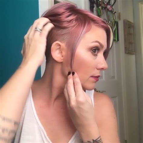 Pixie cut with long bangs and shaved sides. Long bangs Undercut Shaved sides Pixie Hair Pastel hair ...