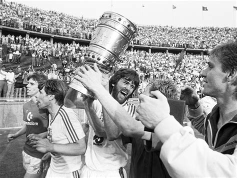 Funkel was manager van duisburg tussen 13 mei 1996 en 24 maart 2000. KFC Uerdingen - Stadionfotos, Mannschaftsfotos ...