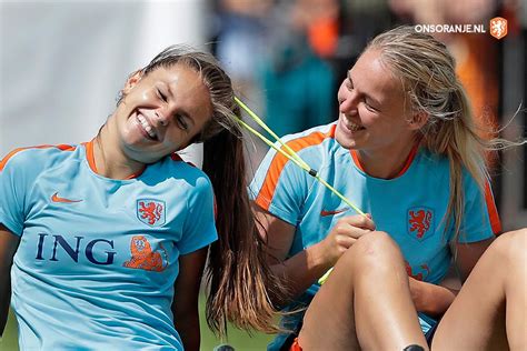 Born 16 december 1992), is a dutch footballer who plays as a midfielder for barcelona and the netherlands women's national team. Lieke Martens Fans (@Martens_Fans) | Twitter