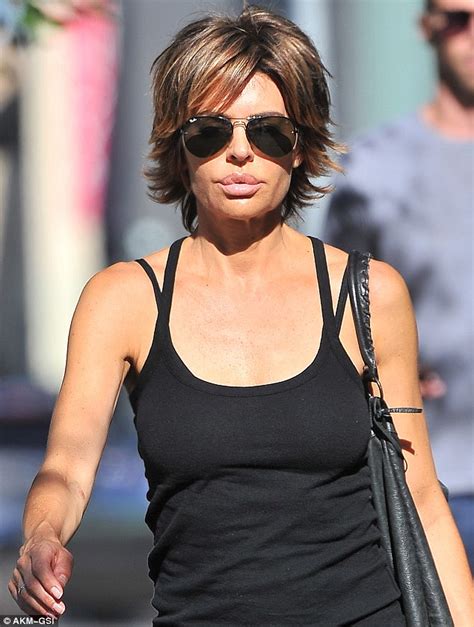 The hairstyle lisa rinna has here is a modified shag haircut with razor texturing on the sides and back and styled so that the ends curve outward. Lisa Rinna boasts about results of 'advanced facial ...
