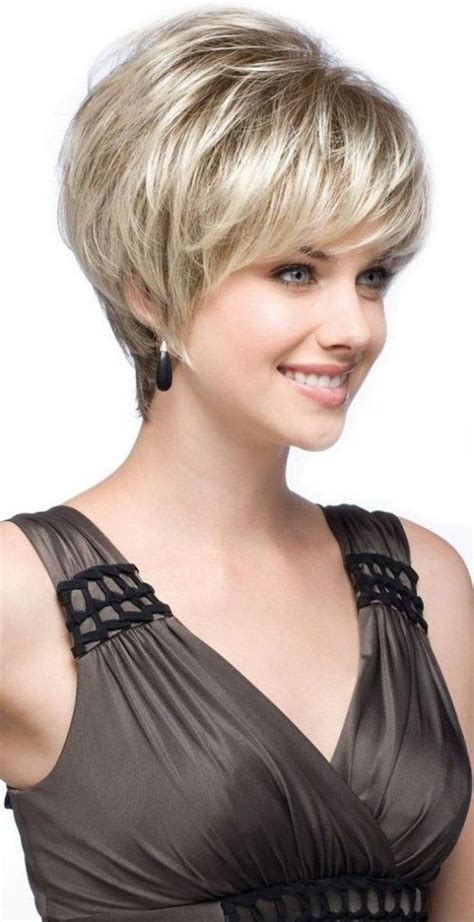 قص الشعر ديكرادي قصير(short layers haircut) بكل الخطوات للمبتدئين بطريقة مبسطة لا تنسو دعم القناة بالاشتراك. احدث قصات الشعر القصير , للشعر القصير قصات مختلفة - بنات كول