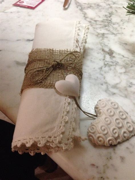 Cerca questo pin e molto altro su whites di gabriela ferreira. Segnaposto Matrimonio Fai Da Te Shabby Chic ...