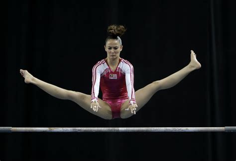 Семейная жизнь фарах анн абдул хади. SEA Games: Thousands back gymnast in 'genitalia' row