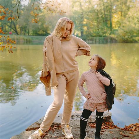 19 октября, 2021 09.17 |комментариев:. Лилия Ребрик снялась в осенней фотосессии с дочерью Дианой