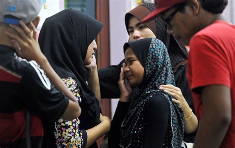 ( 56 yaşında öldü ). Tangisan anak dan isteri | Sahabat iring perjalanan ...