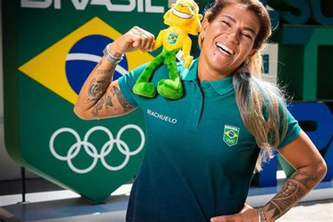 Surfe brasileiro começa o ano olímpico no topo do circuito mundial. "O surfe foi a minha melhor escolha", diz Silvana Lima ...