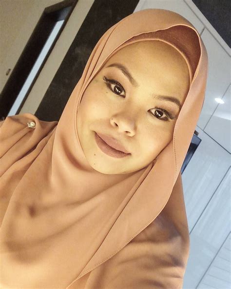 Petaling jaya, aug 27 — critics have been coming down hard on mira filzah and her portrayal of a person with disabilities (pwd) character on the drama sweet dreams. Biodata Nasz Sally, Pelakon Drama Sweet Dreams | Azhan.co